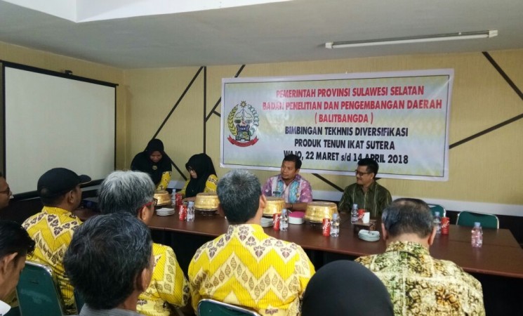 Bimbingan Teknis Diversifikasi Tenun Ikat Sutera