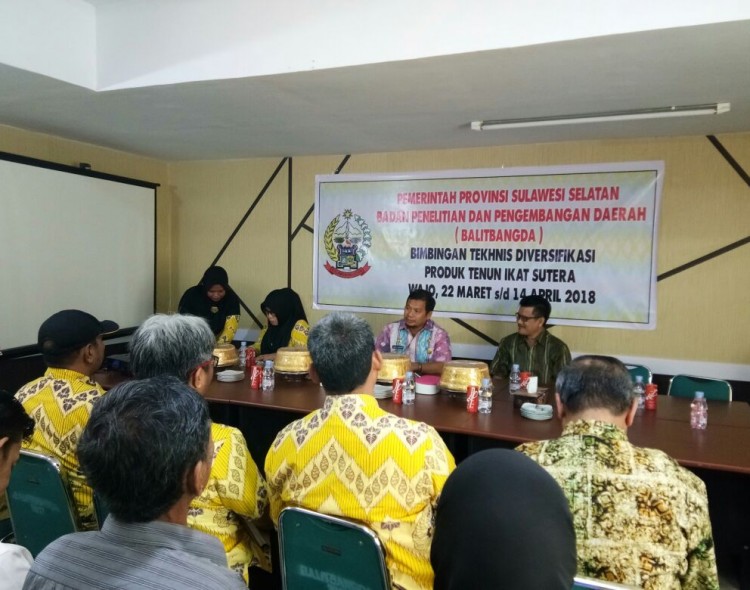 Bimbingan Teknis Diversifikasi Tenun Ikat Sutera